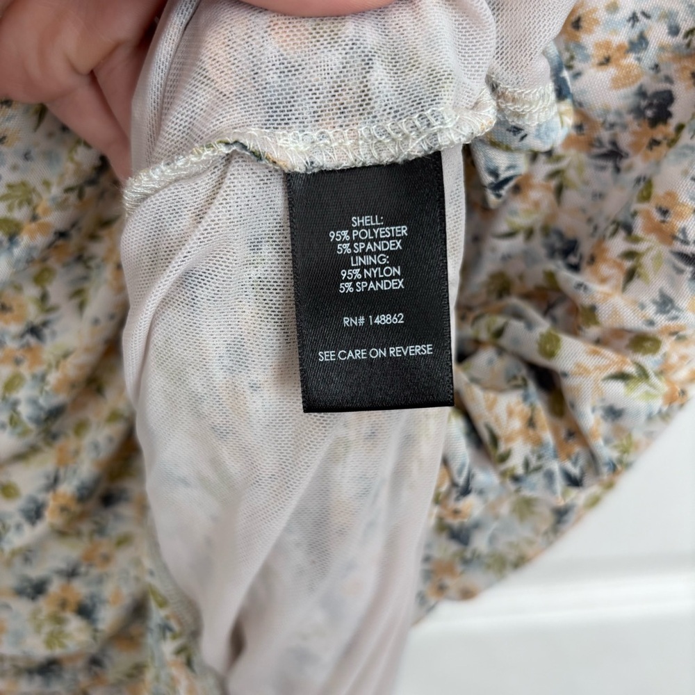 Ivory Floral Ruched Top | Torrid Size 2 - Picture 6 of 8